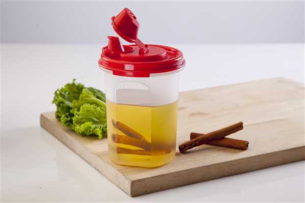 Tupperware Magic Flow Oil Dispenser